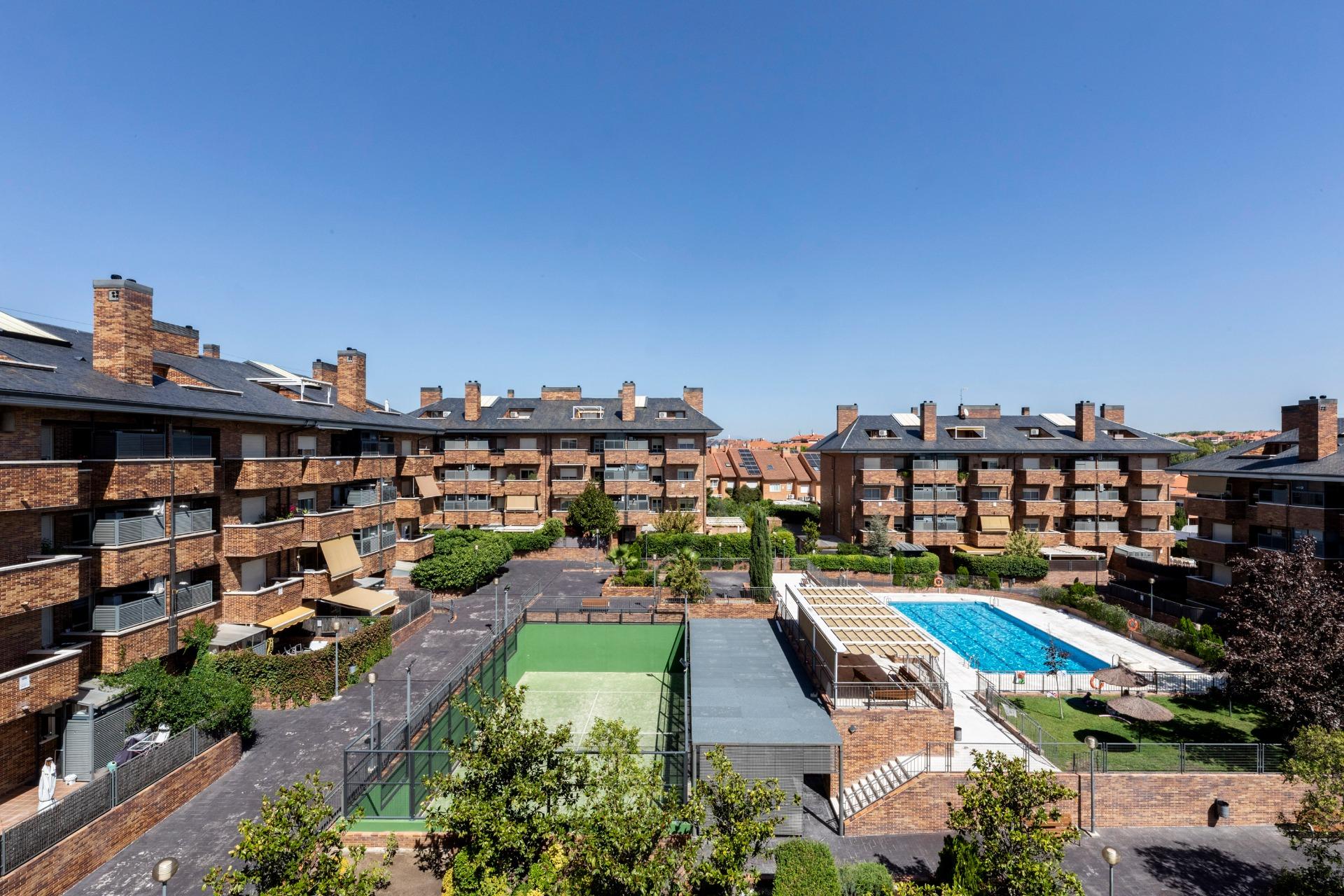 Áticos dúplex de lujo en Boadilla del Monte, Madrid